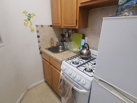 2nd image of 624 E 11th St #6AI