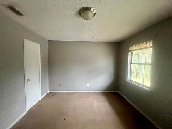 4th image of 1196 McArthur Dr