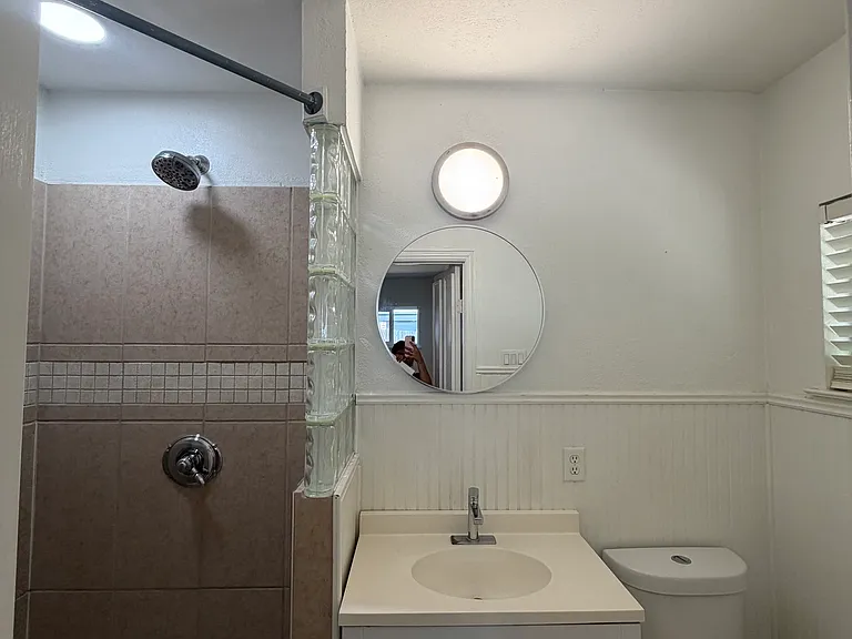 Roger Williams Dr — Photo 10