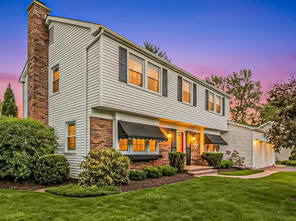 5 Knight Hill Ct, Buffalo Grove, IL 60089