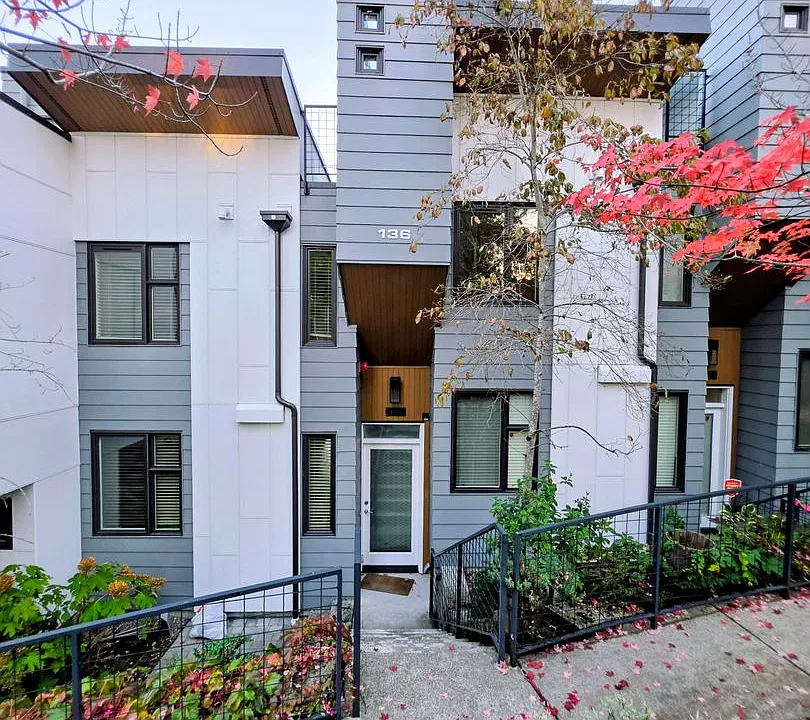136 107th Ave SE