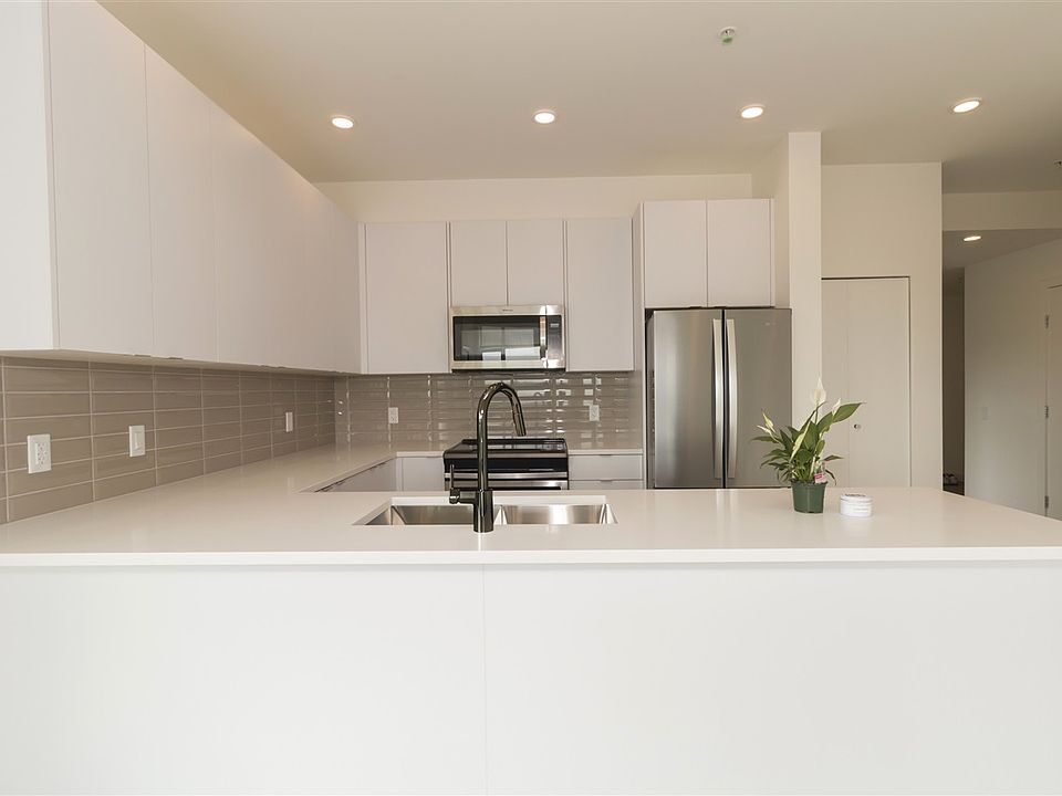 2nd image of 610 Brantford St #205