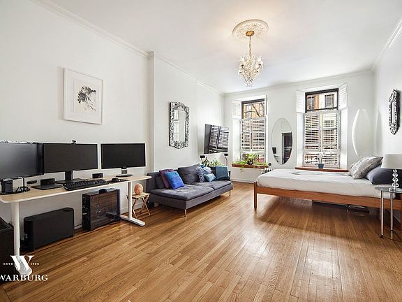 2nd image of 376 Bergen St APT 1F