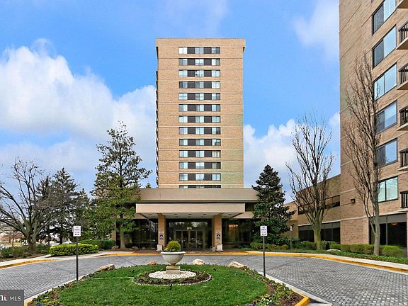 2nd image of 3713 S George Mason Dr APT 1304W
