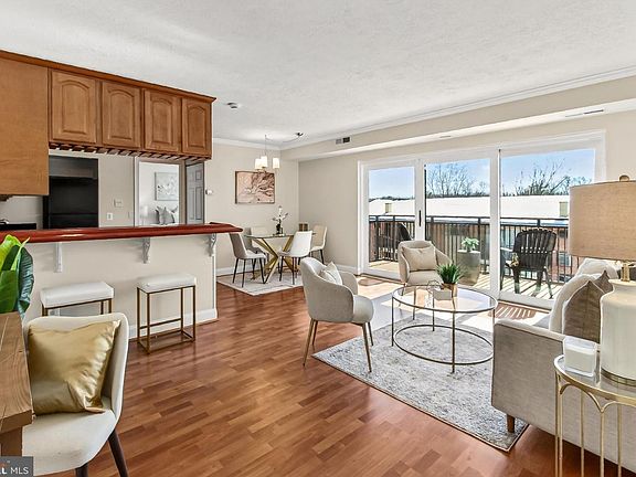 2nd image of 7328 Lee Hwy #202/28