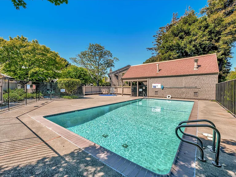 4 W Harbor Dr — Photo 47