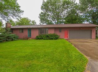 909 8th St, Kalona, IA 52247