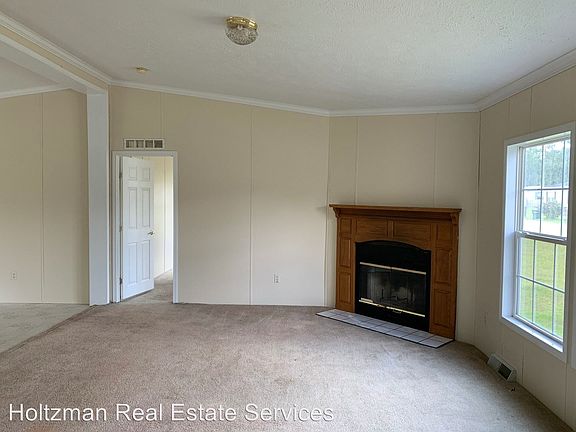 2nd image of 190 Huckaberry Ln NE