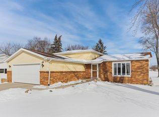 1211 Sunnyslope Dr, Crown Point, IN