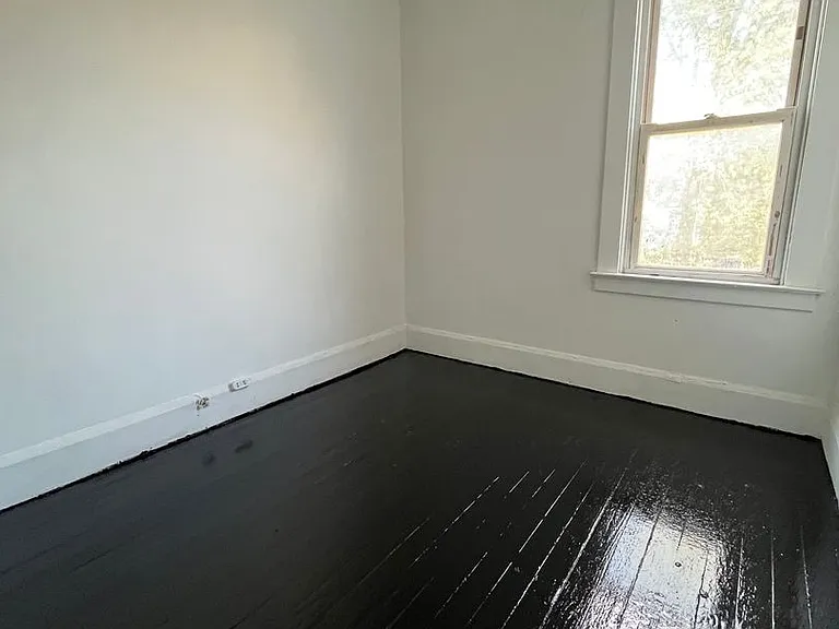 1646 Ridge Ave — Photo 8