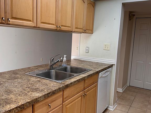 5th image of 518 Westwood Dr