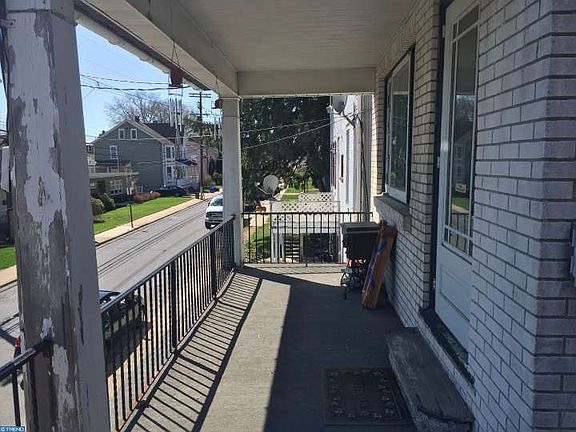 4th image of 553 Franklin St