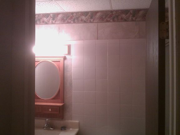 2nd image of 18W140 Suffield Ct #G-109