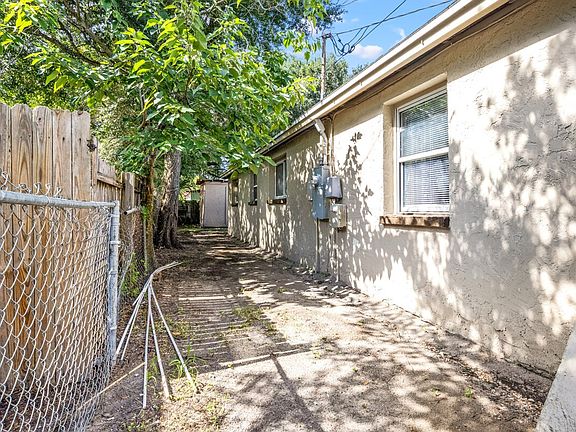 5th image of 3721 E Clifton St #Id1343014p