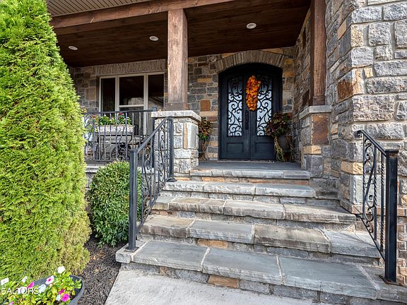 4th image of 8022 Teague Way