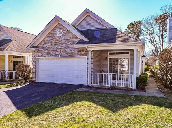 15 Plainview Court #15, Ridge, NY 11961