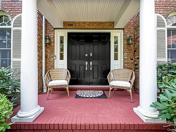 3rd image of 16 Eagle Court
