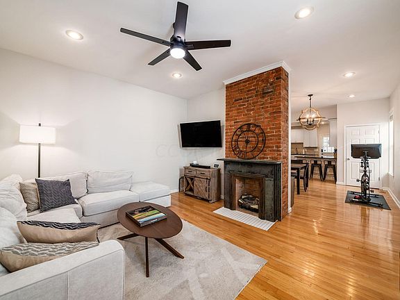 5th image of 456 W 1st Ave