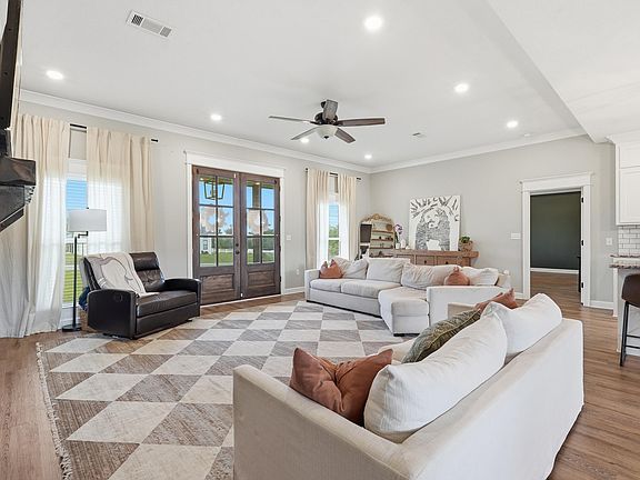 4th image of 33 Pear Cir