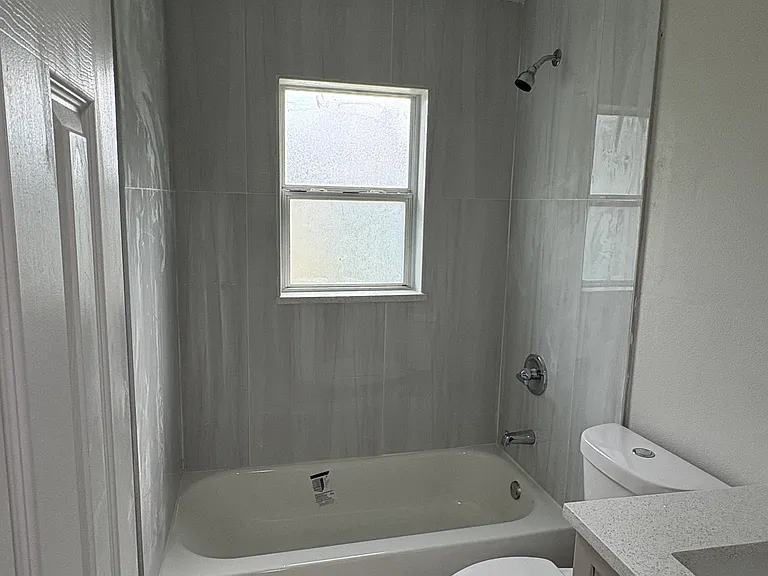 2403 Gresham Dr — Photo 6