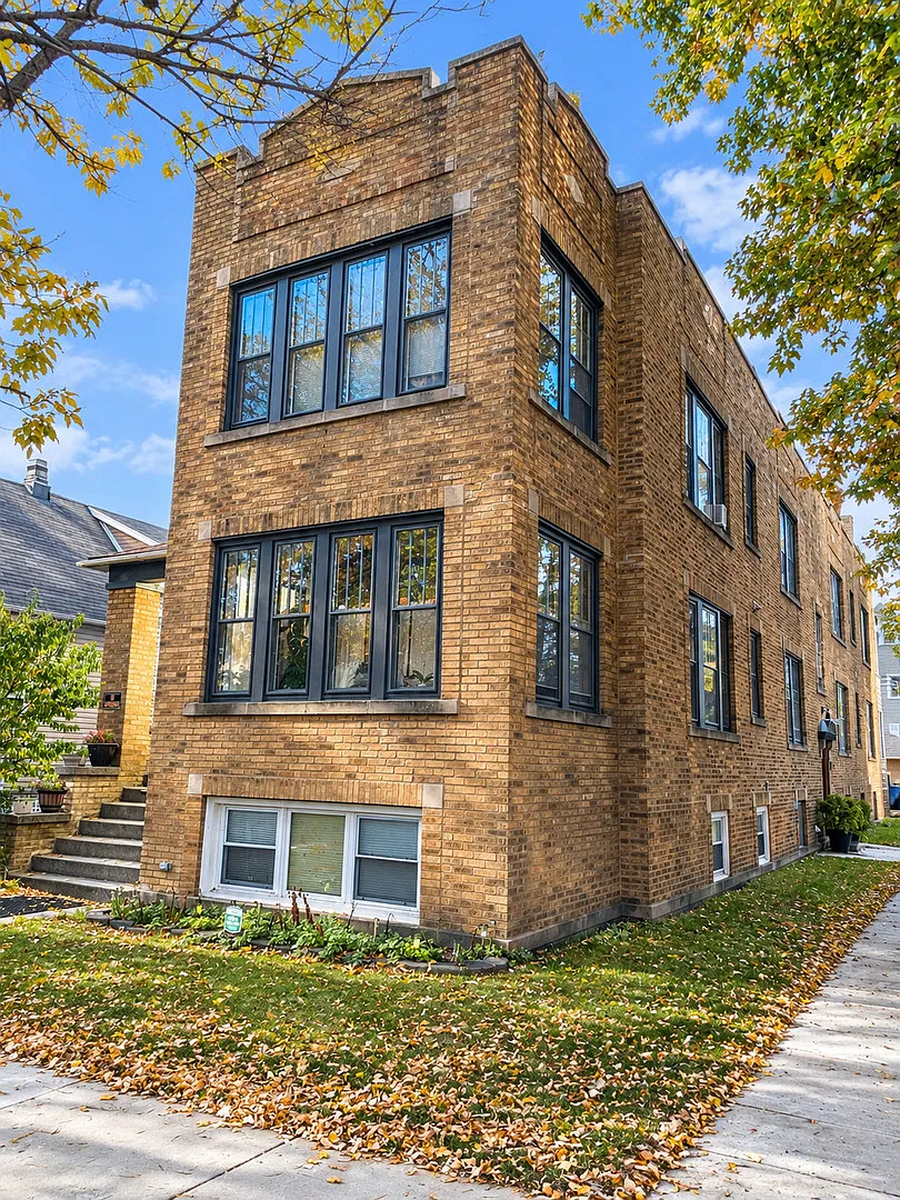 2 bed, 1.0 bath, 1000 sqft, $1,950 — Photo 1