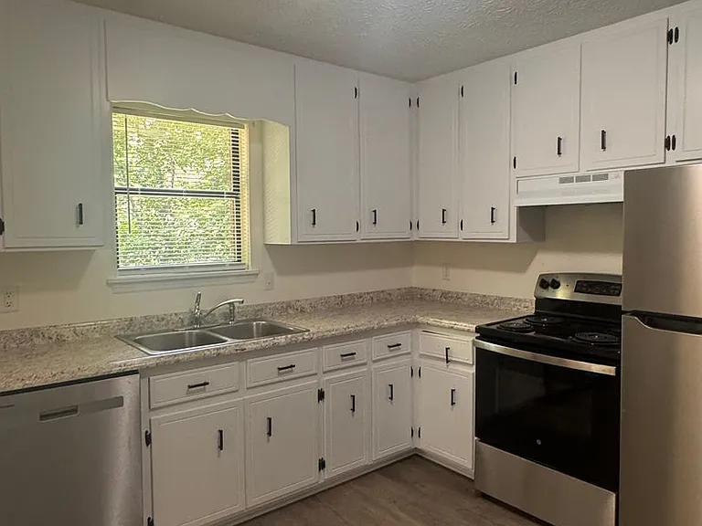 1120 Sweetwater Circle — Photo 4