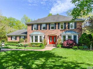 33 Longacre Dr, Huntington, NY 11743