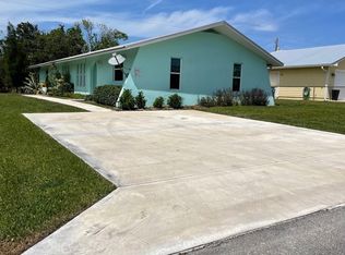 8407 SE Pine Cir, Hobe Sound, FL 33455