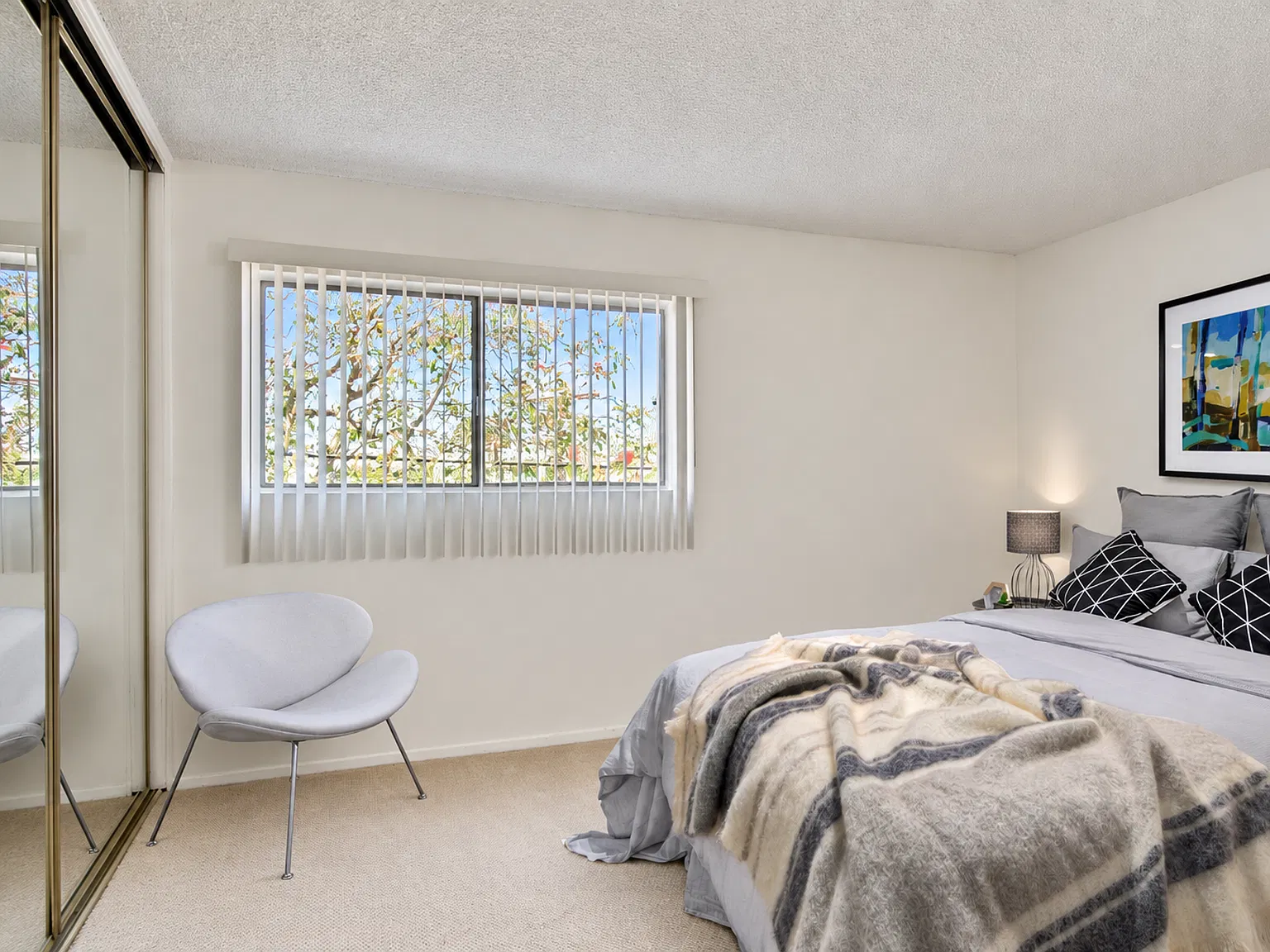 Relaxed Living, South of Ventura Boulevard — Photo 4