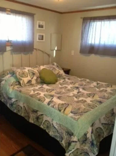 Queen Bed w/ Cable TV