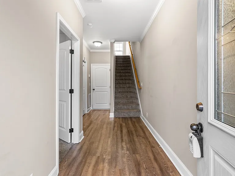 106 Whitman Xing — Photo 4