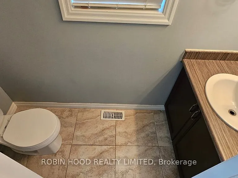 84 Hardcastle Dr — Photo 4