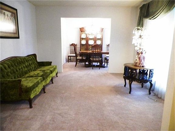 4th image of 15915 Inwood Ln
