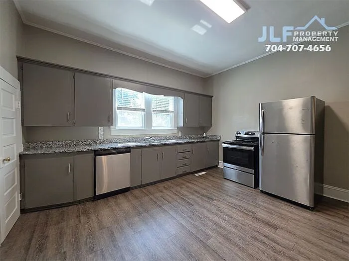 511 W 7th St — Photo 4