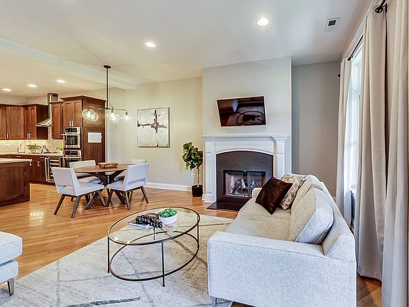 4th image of 2921 N Lincoln Ave APT 303