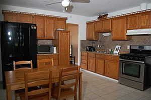 4th image of 813 Surrey Dr