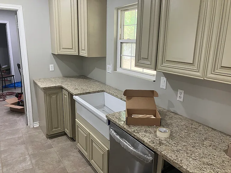 Kitchen farm sink