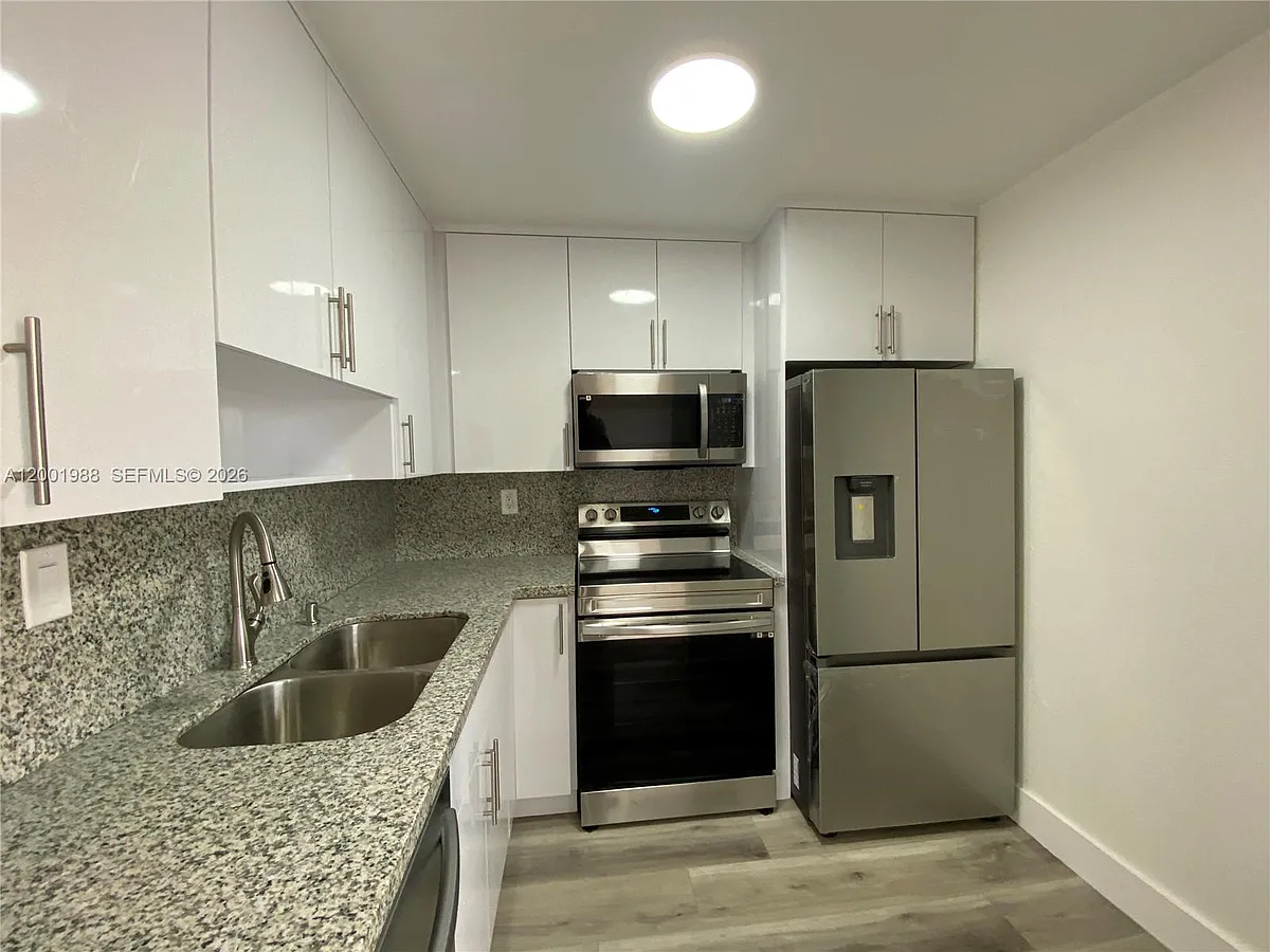 Building Photo - 9320 Fontainebleau Blvd #301