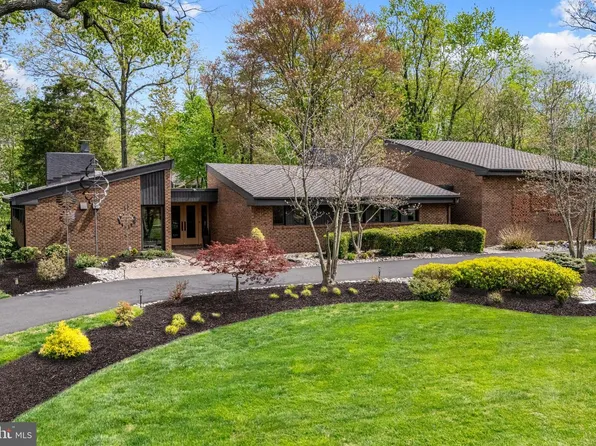 420 Cathcart Rd, Blue Bell, PA 19422