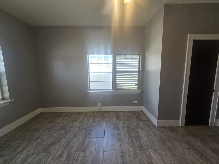 3828 Avenue S 1/2 — Photo 10