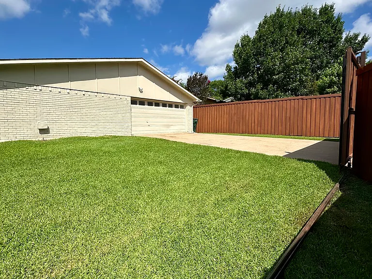3902 Acorn Green Dr — Photo 10