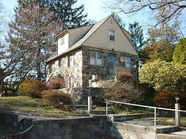 1st image of 1 Hillcrest Dr