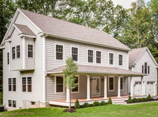 34 Foxwood Rd, Trumbull, CT 06611