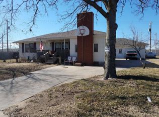5221 Ridgeway Dr, Great Bend, KS 67530