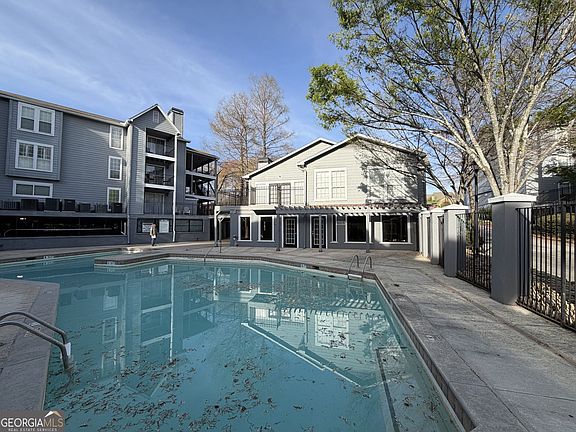 3rd image of 418 Granville Ct