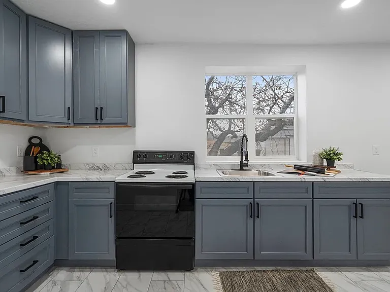473 W Center St #A — Photo 3