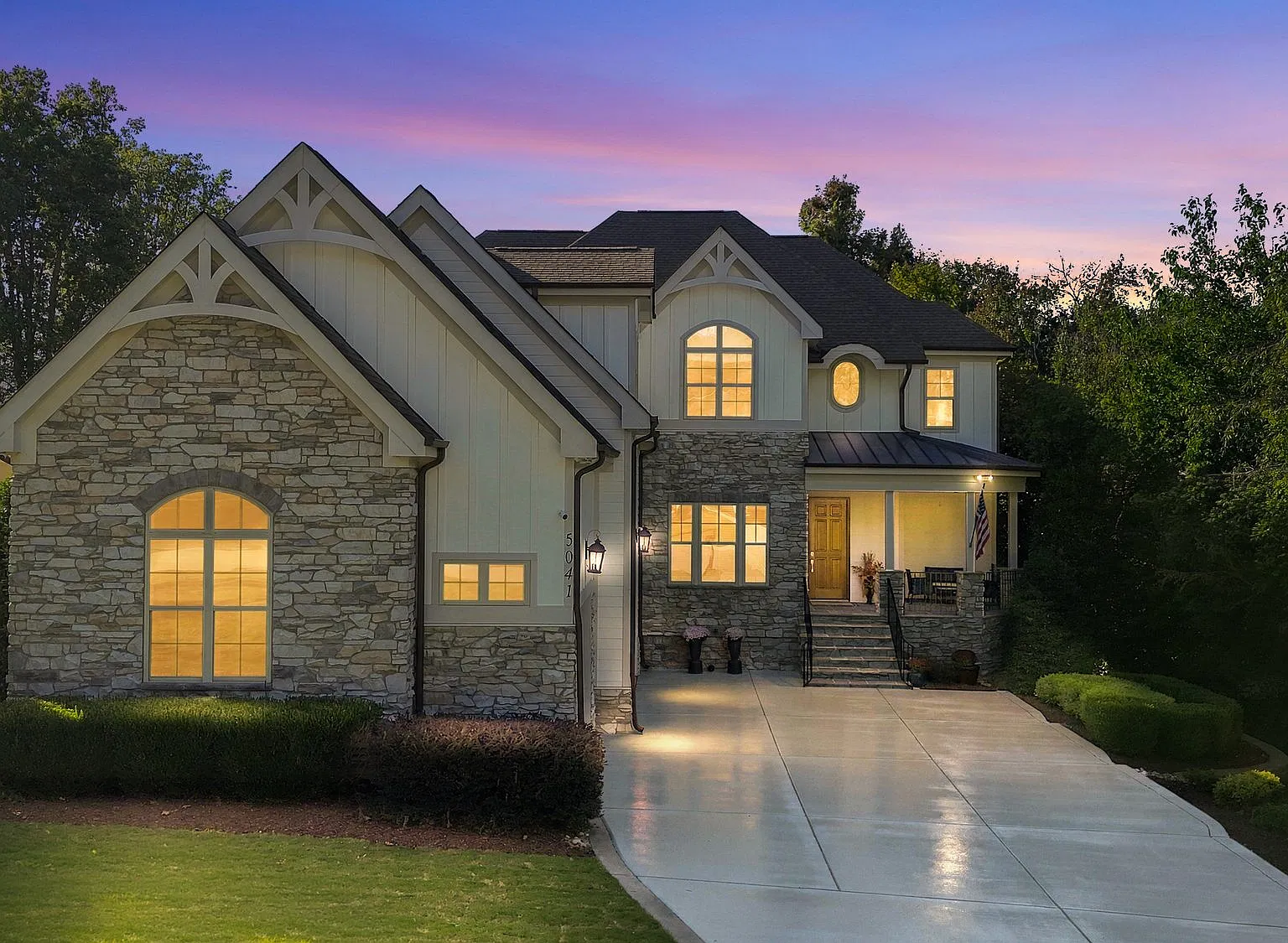 6 bed, 6501 sqft, $22,800 — Photo 1
