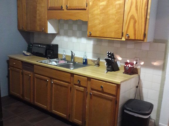 5th image of 219 W Avenue Q