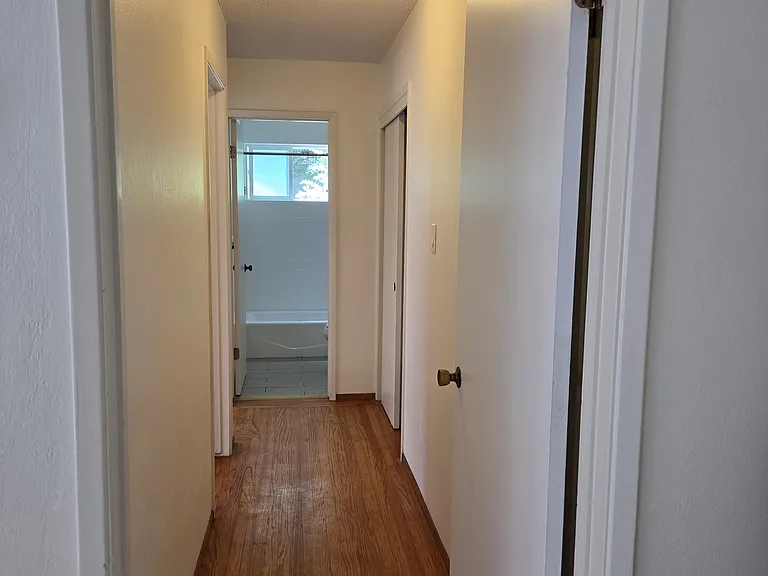 Privacy door/hallway to bedrooms and bathroom
