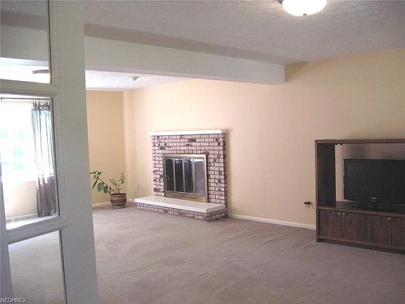 3rd image of 190 Walnut Dr